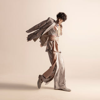 Flowing Nadru printed suit with sash belt – sash belt menswear, artistic tailoring, fluid silhouettemen's fashion