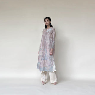 Embellished Kurt with front plate, wide pants and dupatta. The kurta has fine resham and pearl 3D embroidery that adds the elegance to the look. It's a look that works for day and night both.