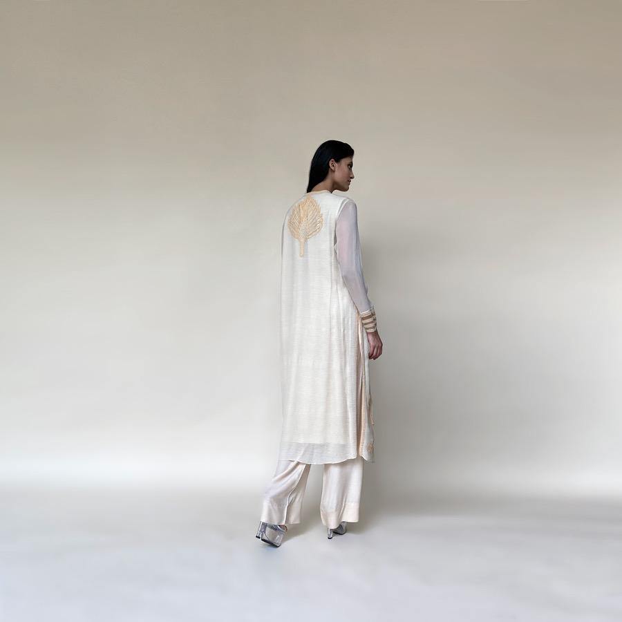 Textured chiffon straight cut classic kurta with fine Resham and pearl placement embroidery. The kurta has a separate lining and wide pants. The look is classic and elegant and works perfectly well for the day.