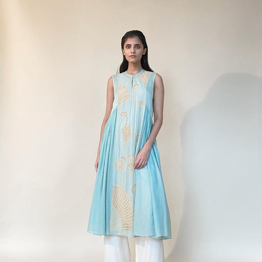 Fine voil panelled applique embroidered long tunic teamed up with wide pants and contrast lining. The style is an easy fit with gathers on side panels. It's a perfect style for an easy chilled out day or evening. 